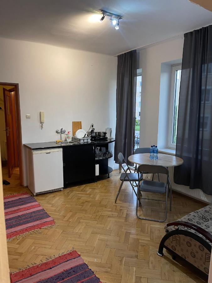 Apartamenty 650 Metrow Od Dworca Przemyśl Eksteriør bilde